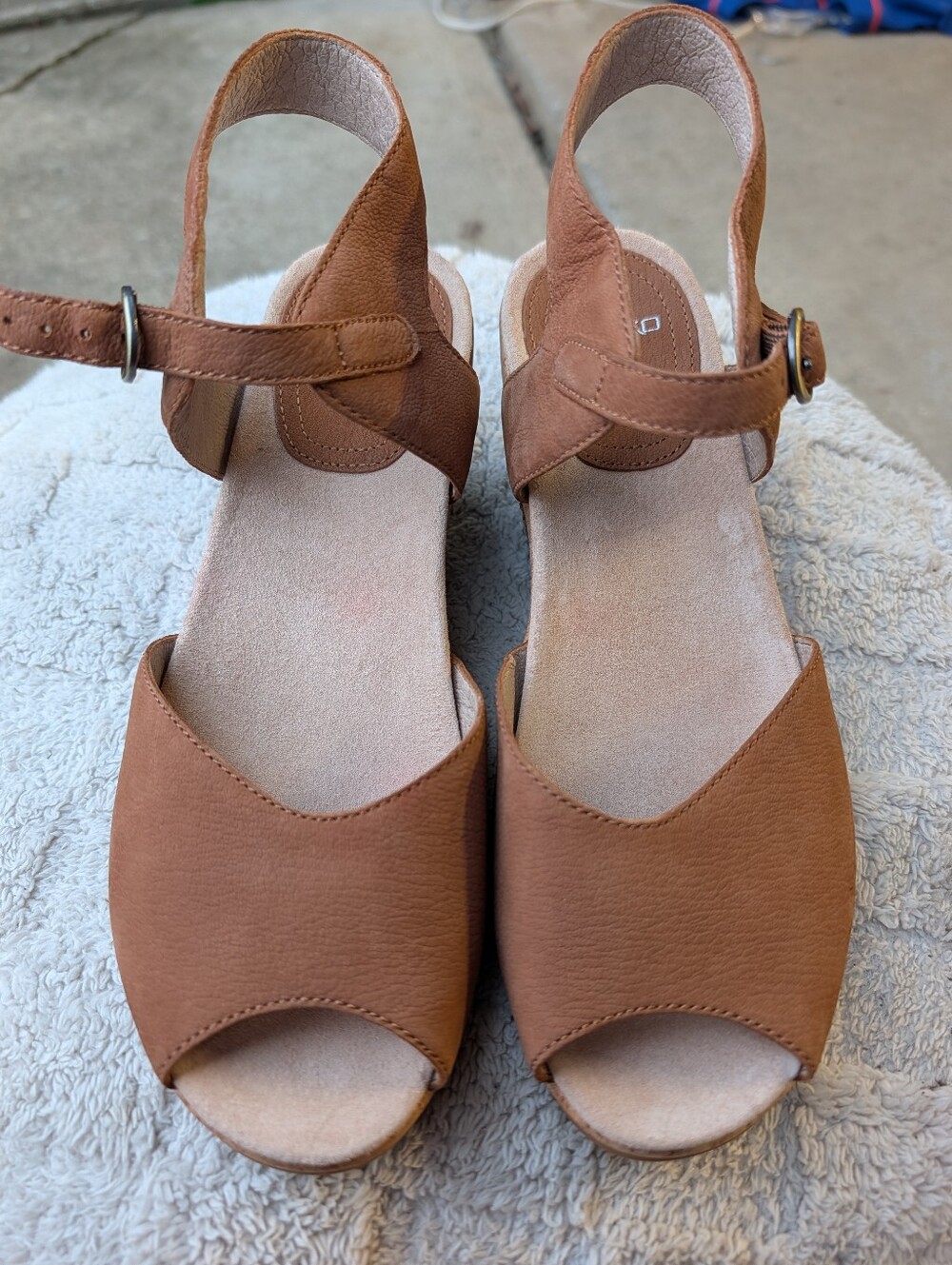 NWOT Dansko Peep Toe Wedge Tan Leather Sandals Size 9/40
